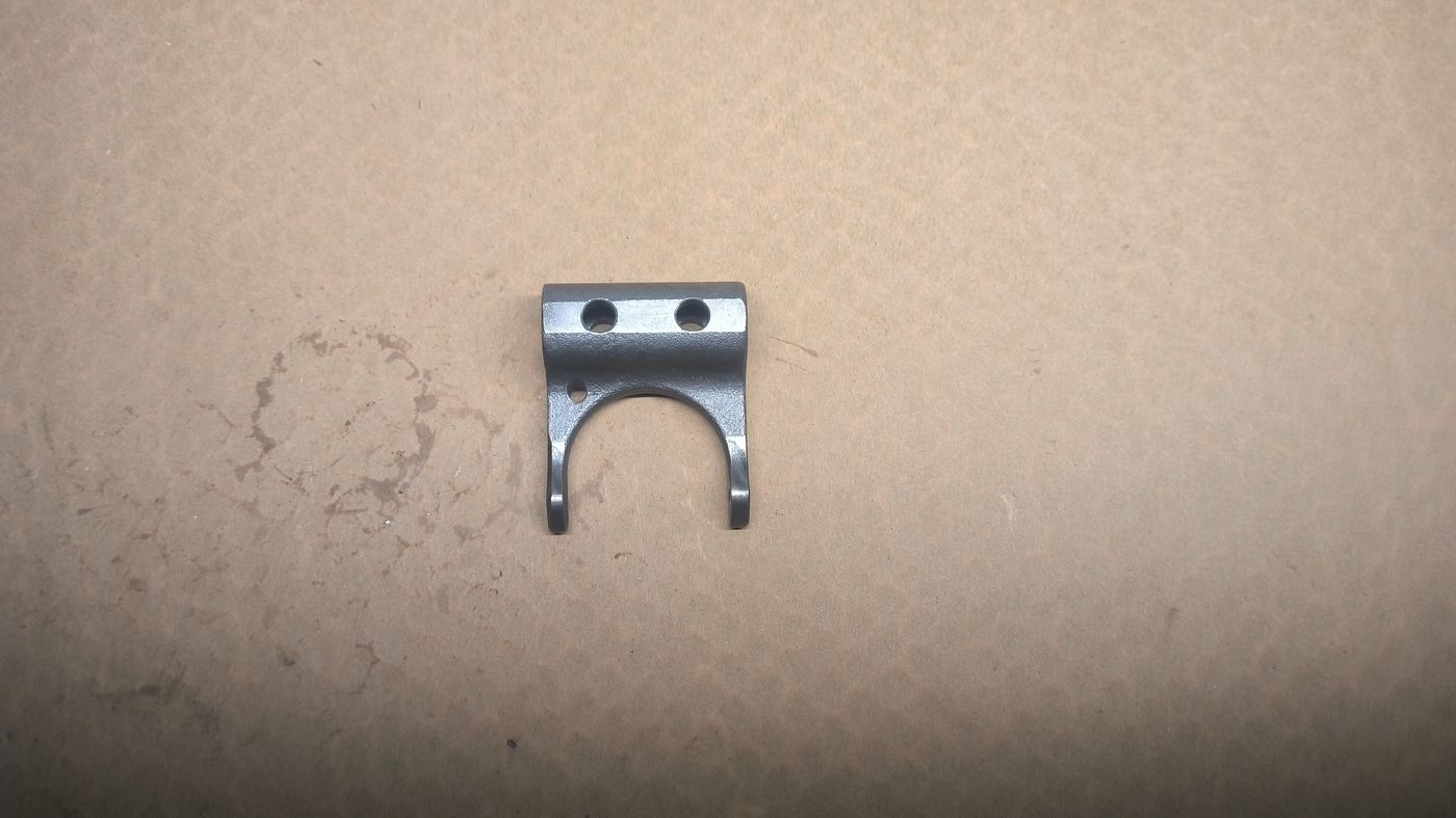 Changan Ouliwei Clutch fork MF512C01-0633 real stock photo