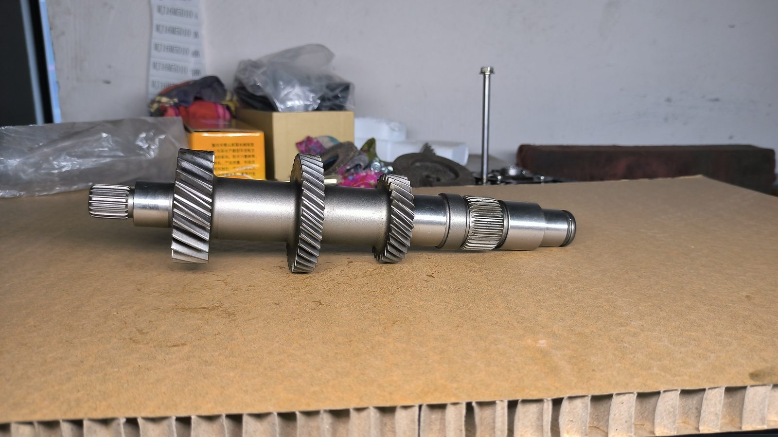 Dongfeng Sokon V27 Transmission gear / shaft MR513B01-0092 real stock photo