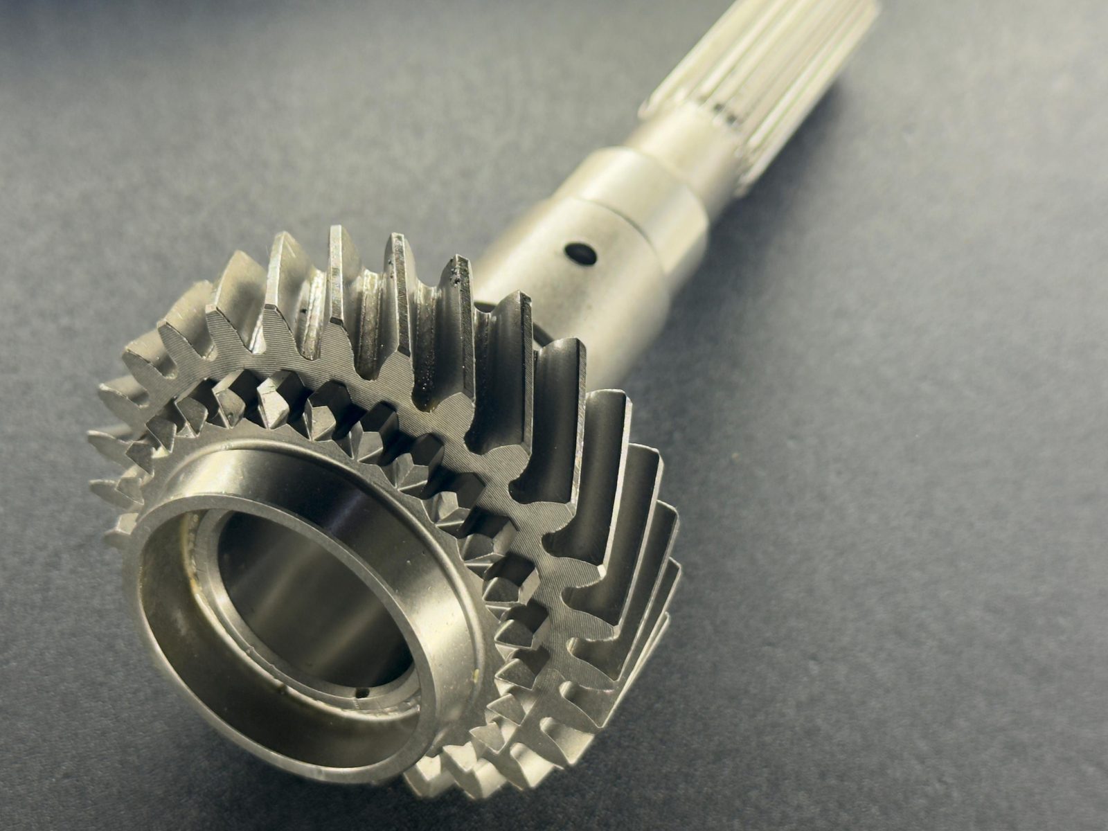 Dongfeng Sokon K-series Transmission gear / shaft MR513B01-0115 real stock photo