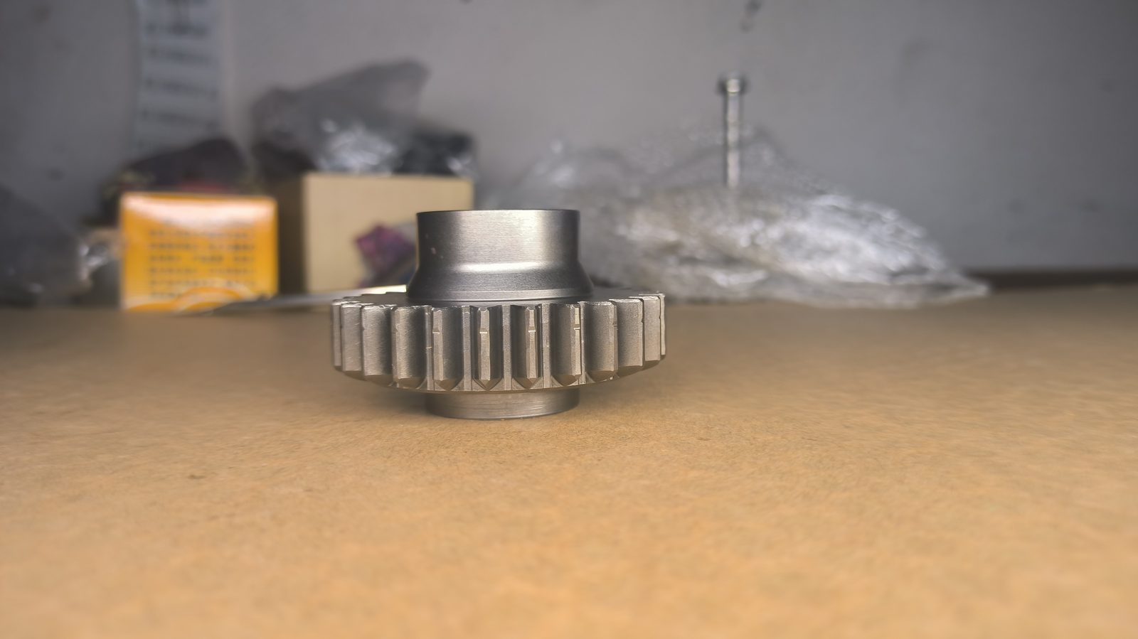Dongfeng Sokon V27 Transmission gear / shaft MR513B01-0175 real stock photo