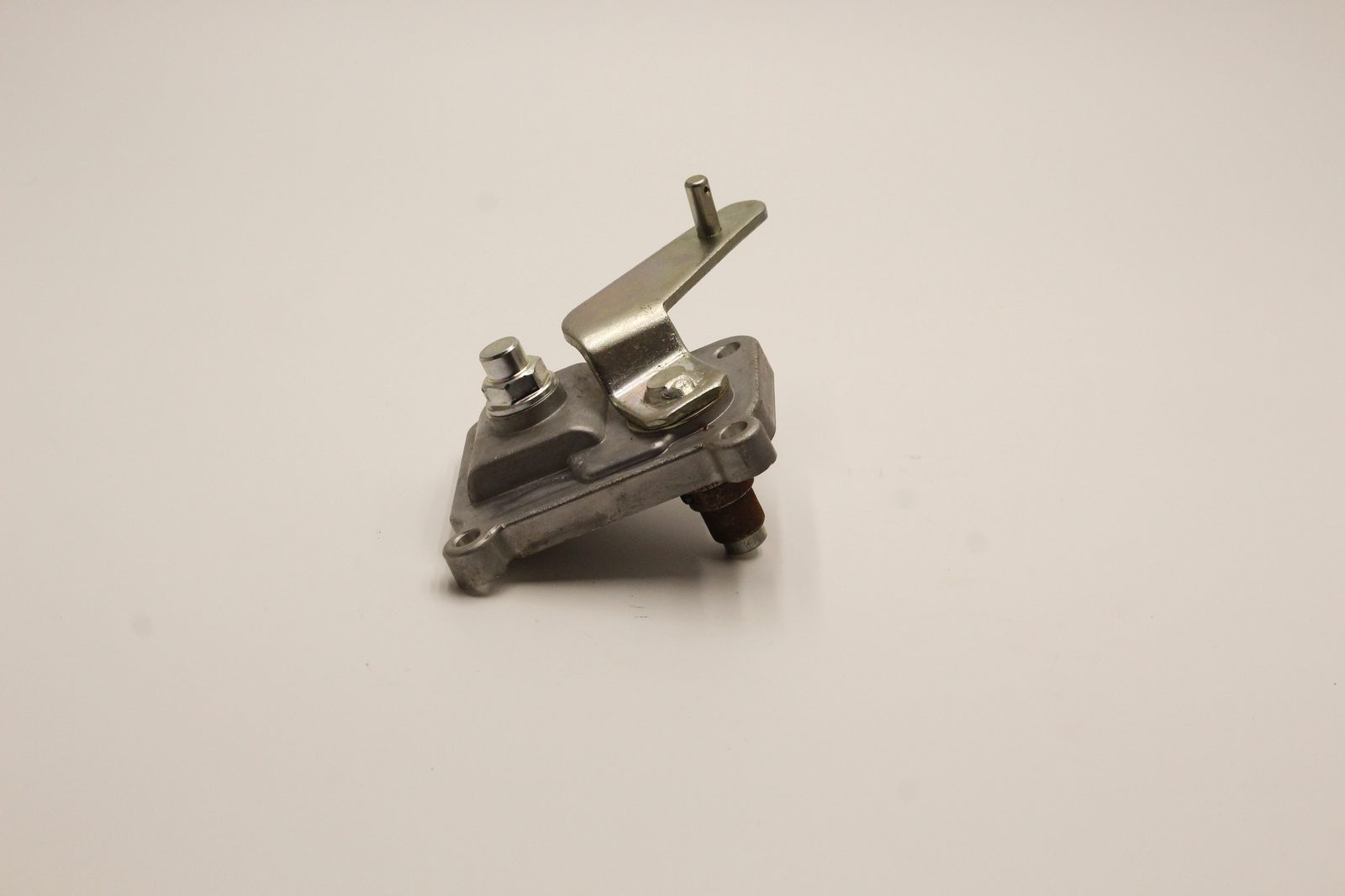 Dongfeng Sokon V27 Gearshift / housing small component MR513B01-0212 real stock photo